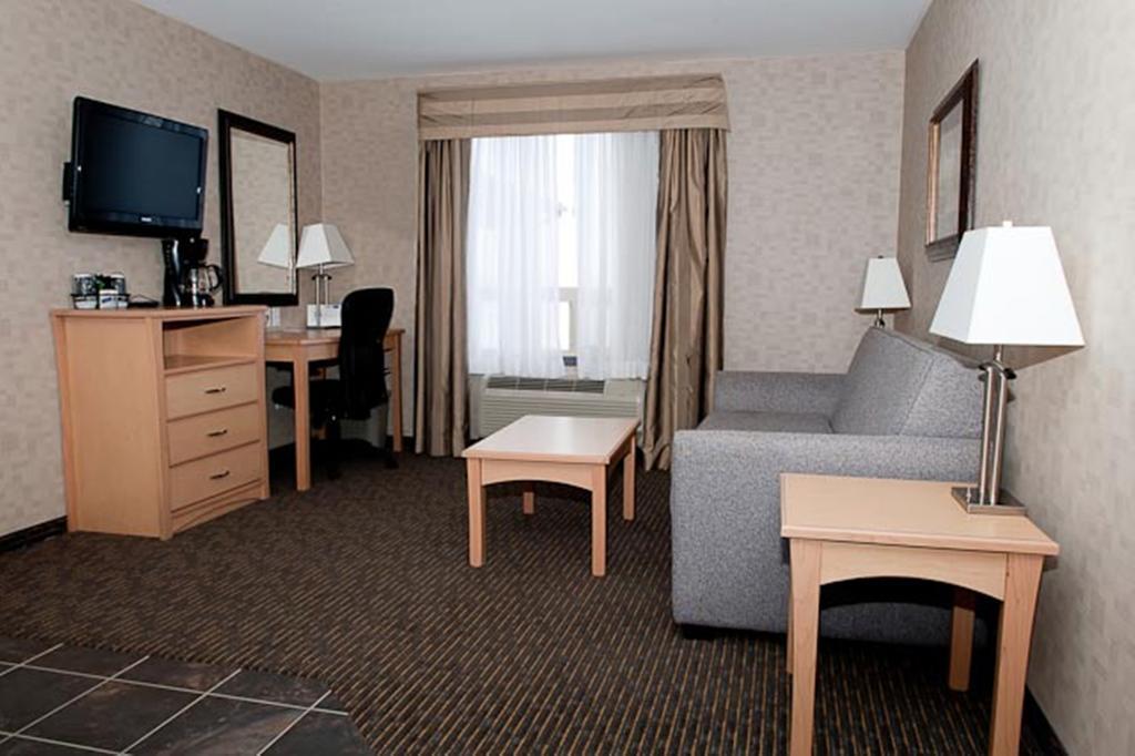 Paradise And Hotel 3*